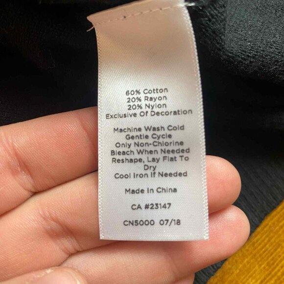 Talbots Women's black crew neck sweater scooter with presents size Small - Picture 4 of 8